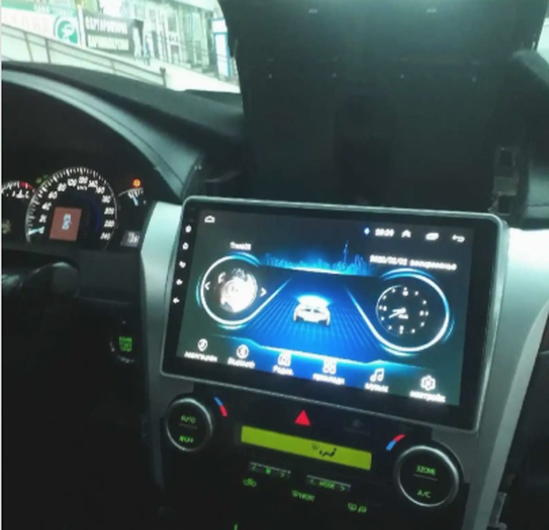 Мультимедийная панель от Toyota Camry 3